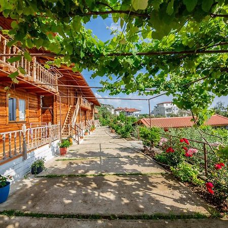 Guest House Luiza Borsh Exterior foto