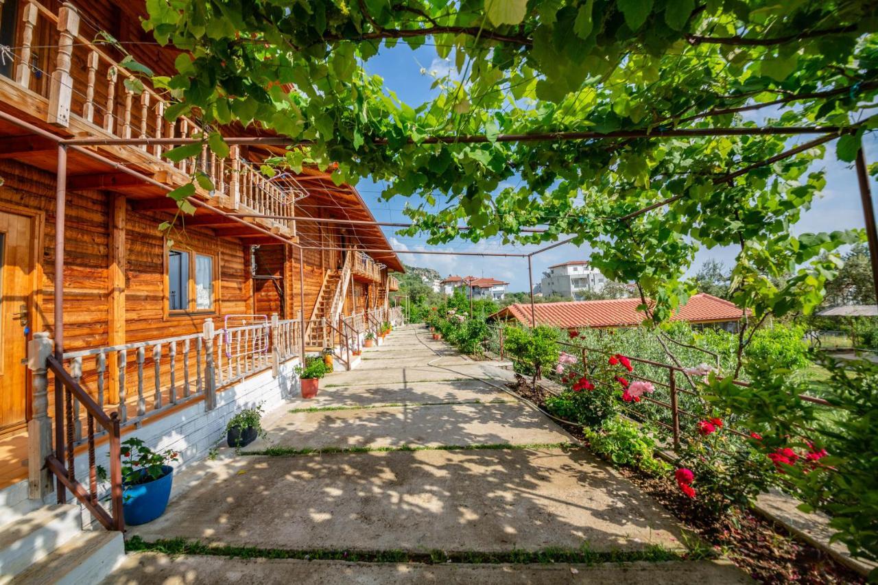 Guest House Luiza Borsh Exterior foto
