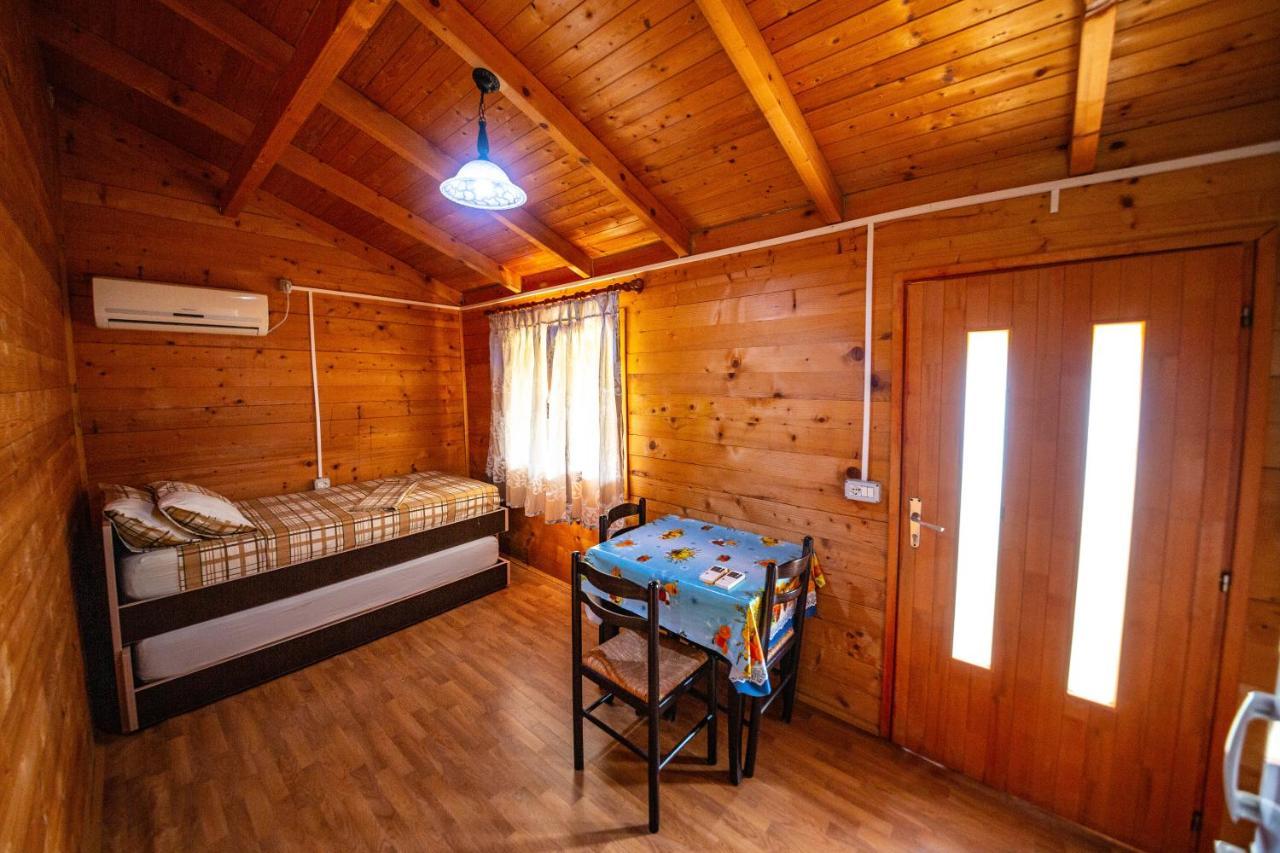 Guest House Luiza Borsh Exterior foto
