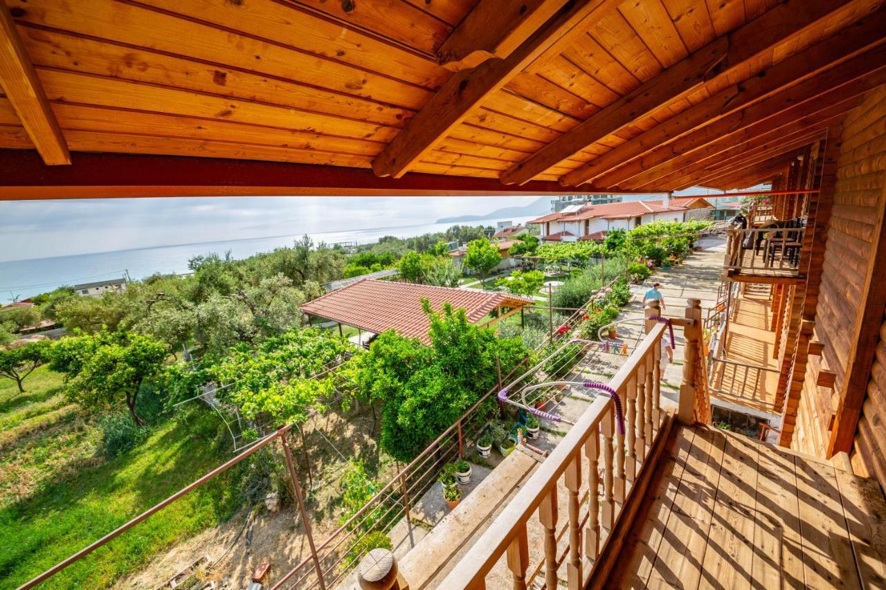 Guest House Luiza Borsh Exterior foto