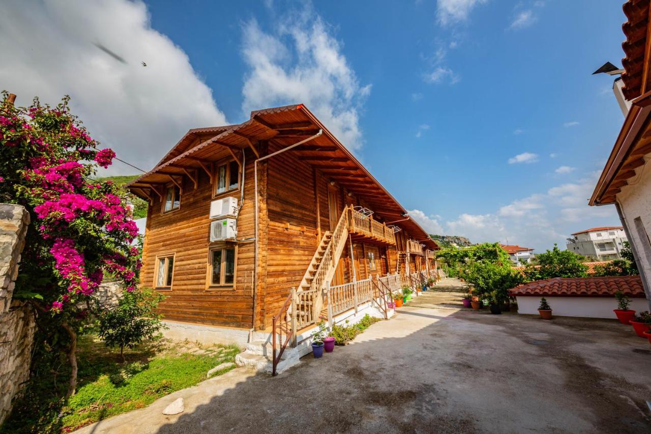 Guest House Luiza Borsh Exterior foto