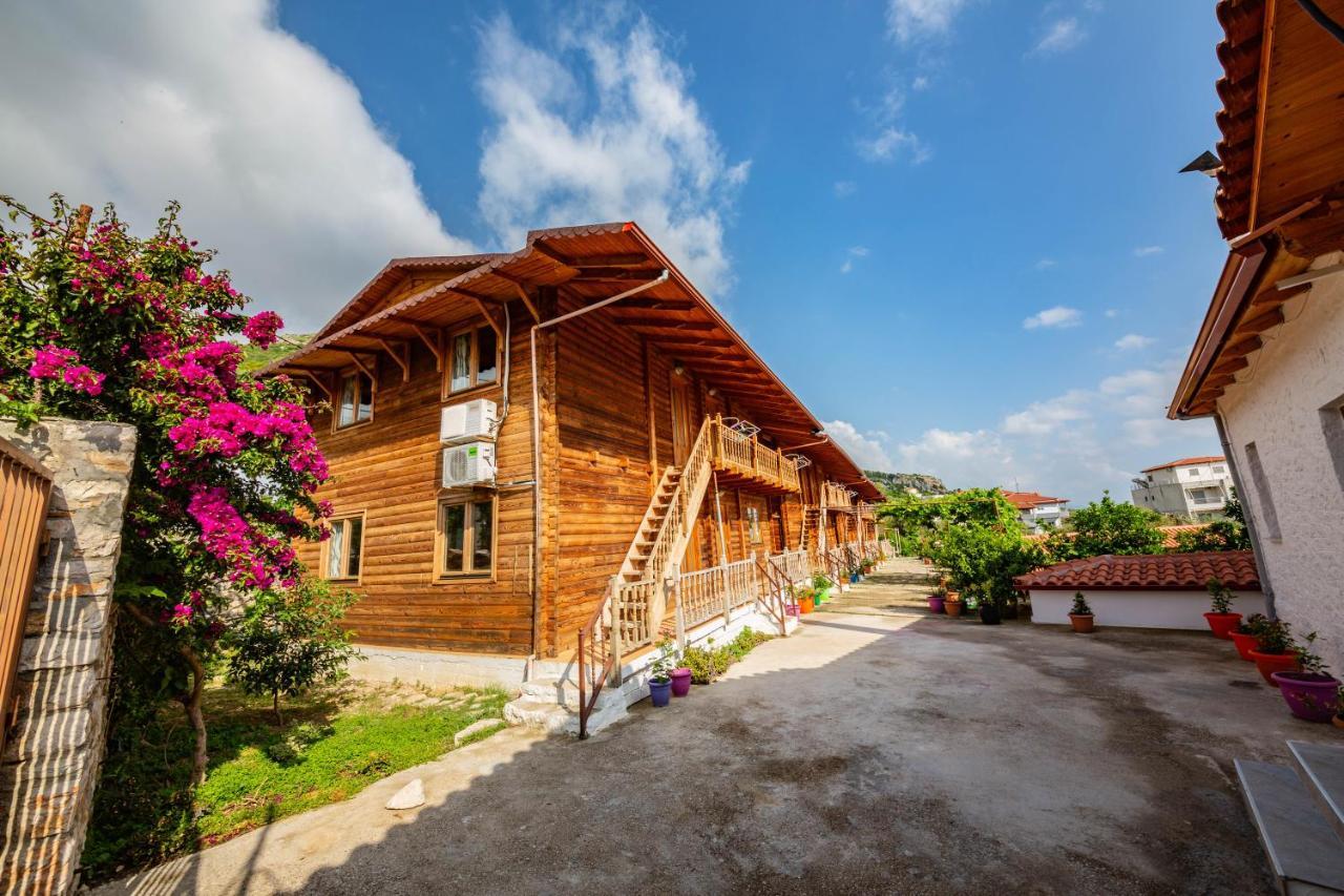 Guest House Luiza Borsh Exterior foto