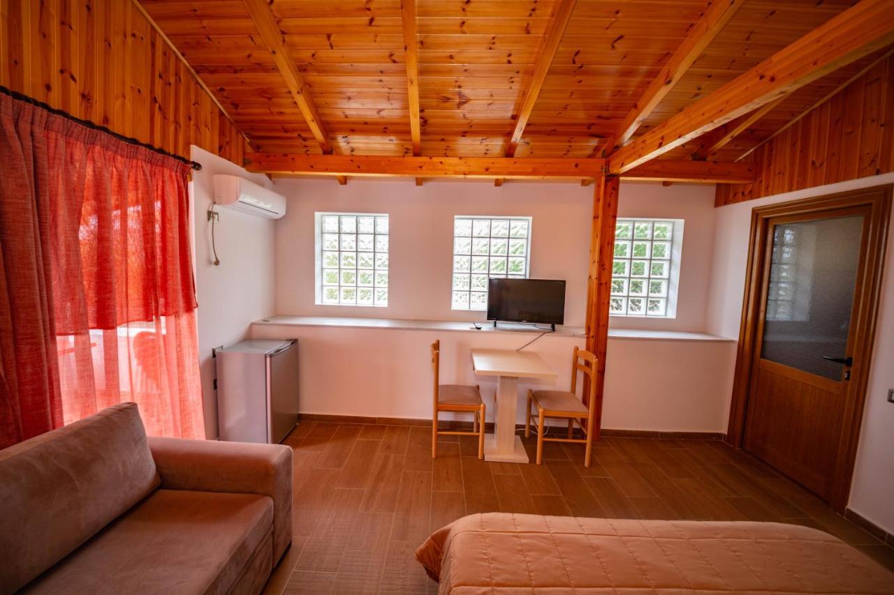 Guest House Luiza Borsh Exterior foto