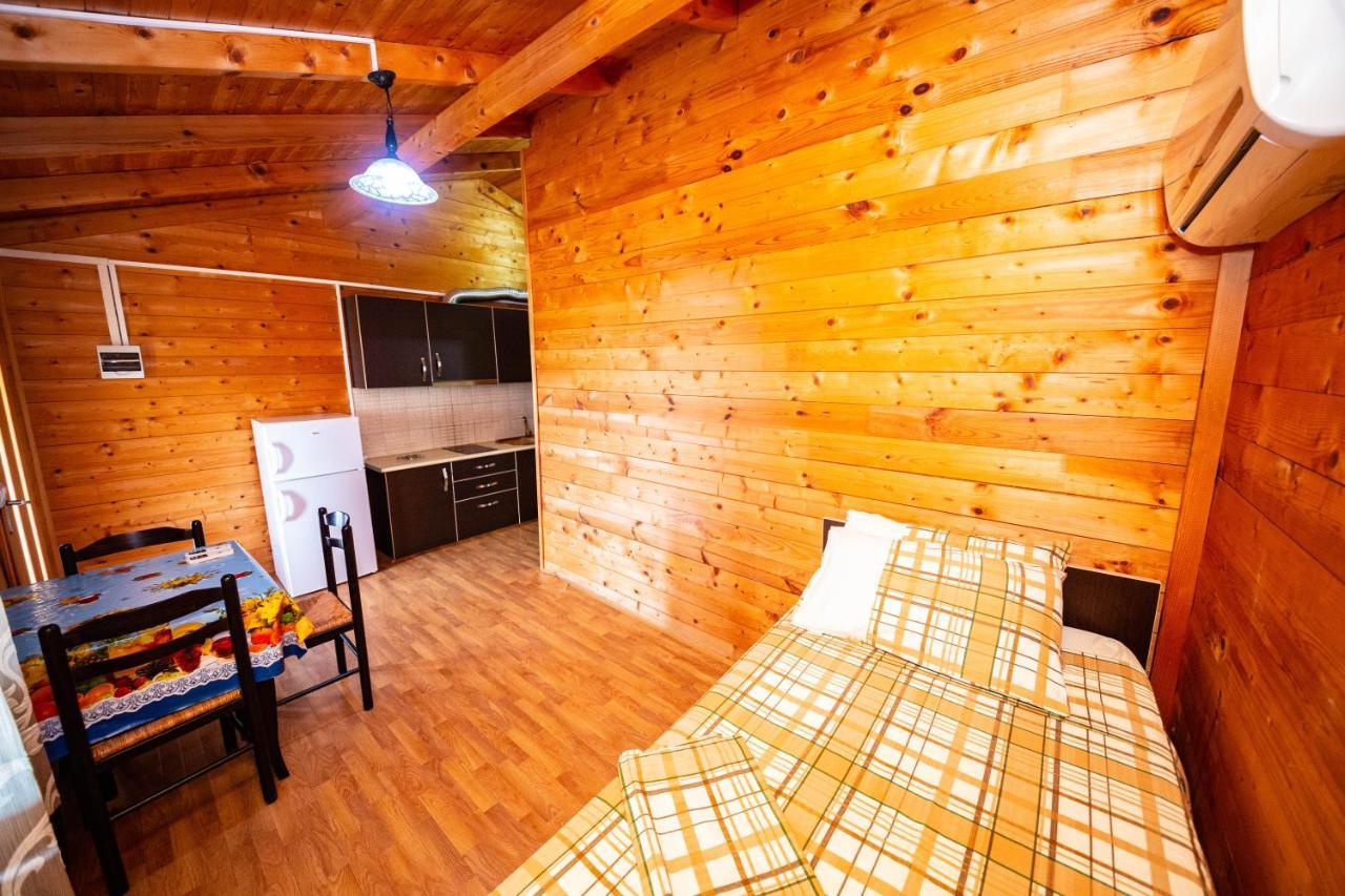 Guest House Luiza Borsh Exterior foto